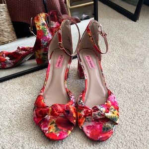 Betsey Johnson Floral Ankle Strap Block Heels Size 11